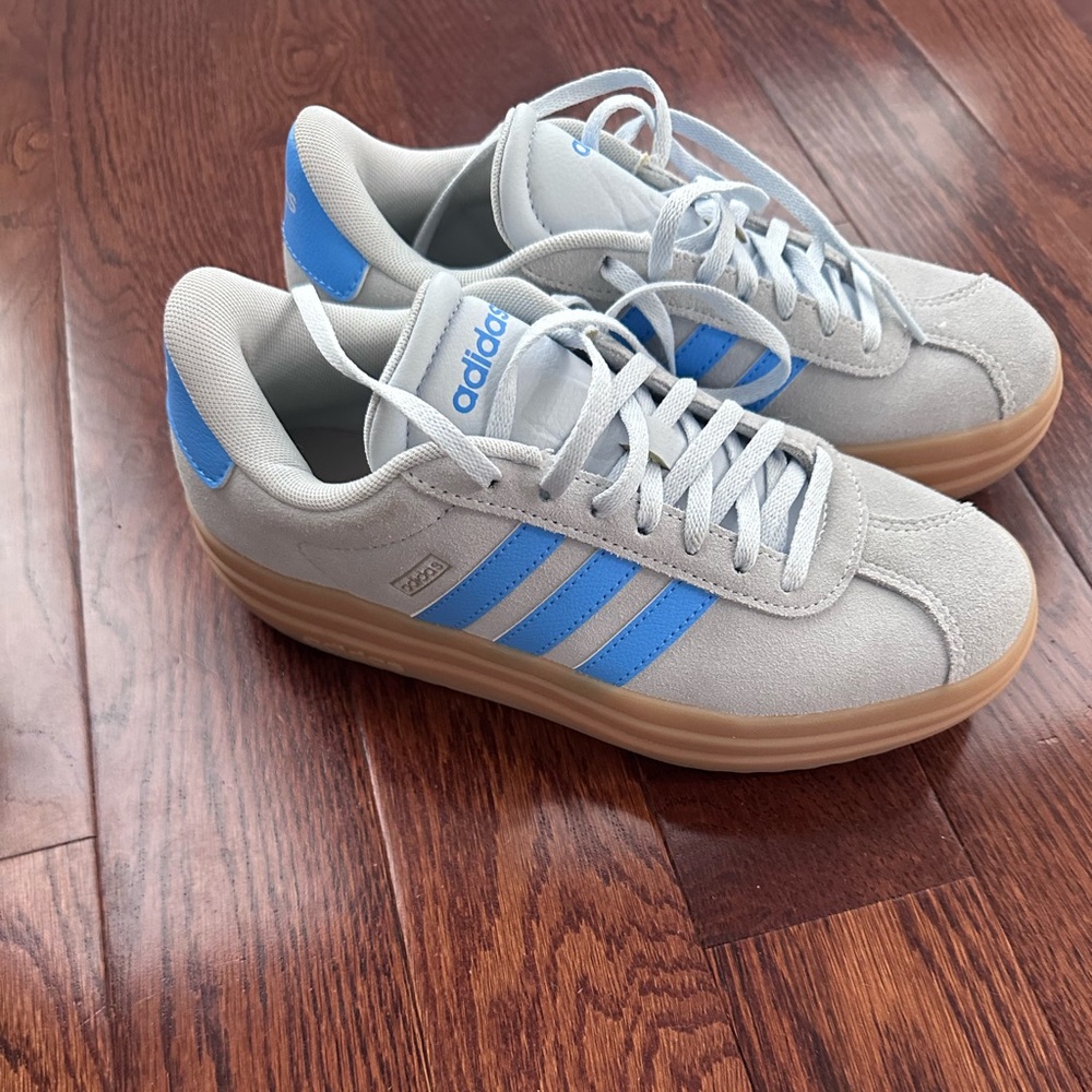 Women's VL Court Bold Platform Sneaker size 6